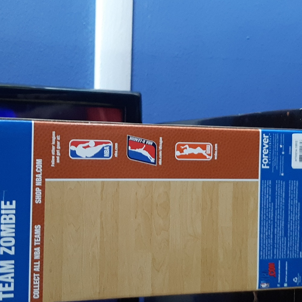 NEW YORK KNICKS "Forever Nightmares" Zombie NBA Bobblehead - Picture 2 of 3